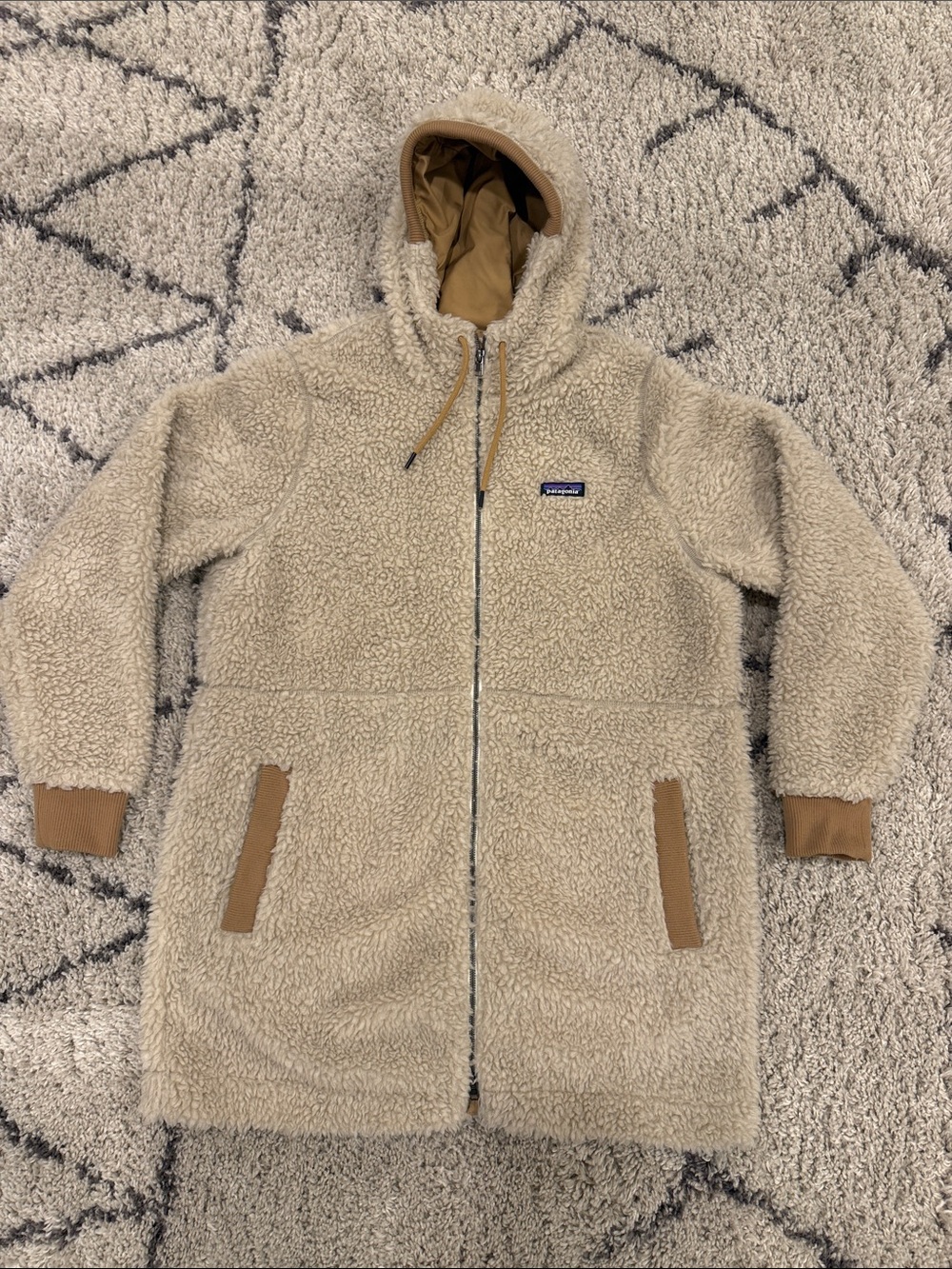 Patagonia Los Gatos Cream Sherpa Fleece Hooded Long Jacket with Tan Accents-